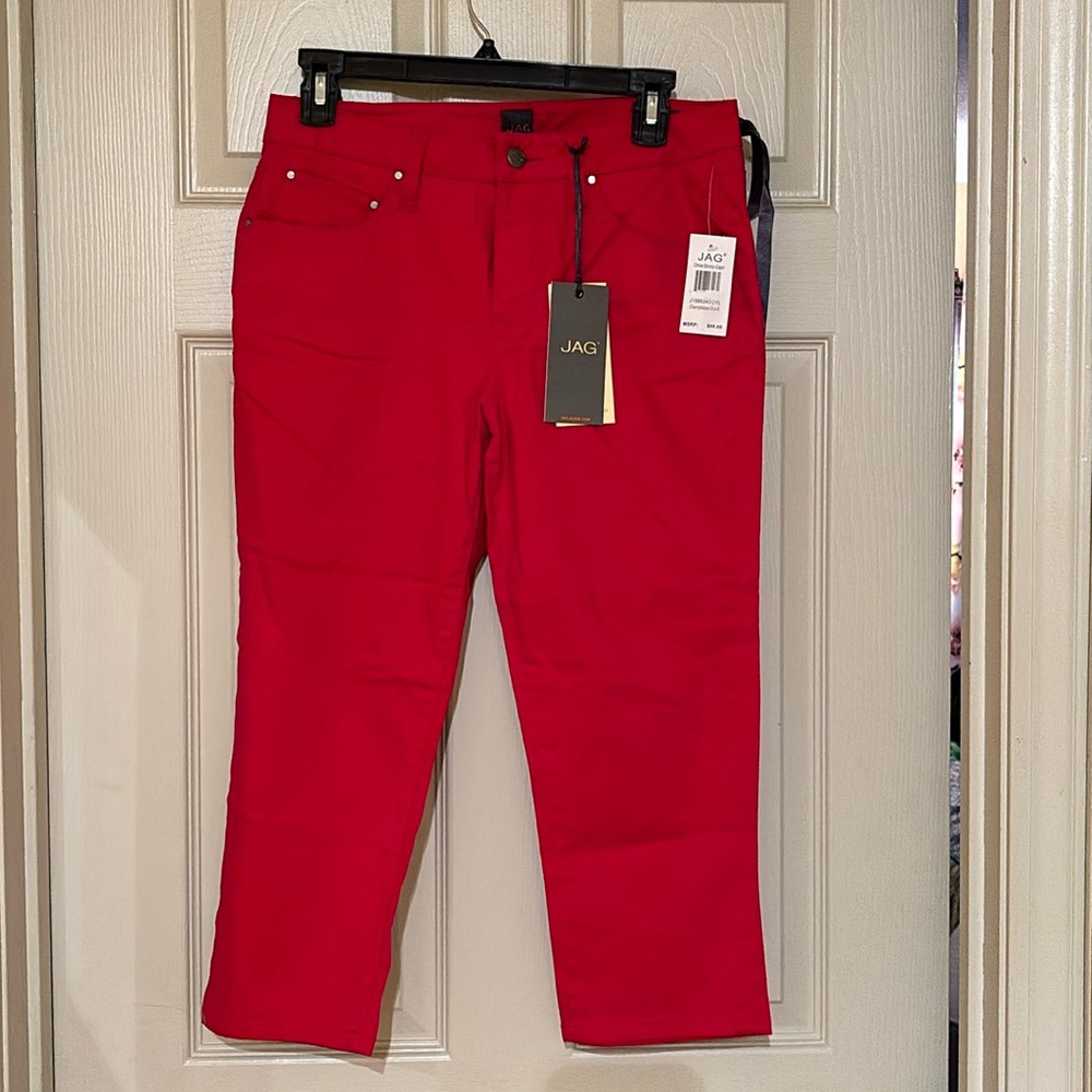 NWT  Size 6 Jag Chloe Skinny Capri Color: Cherrylicious